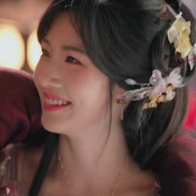 卢昱晓
入青云