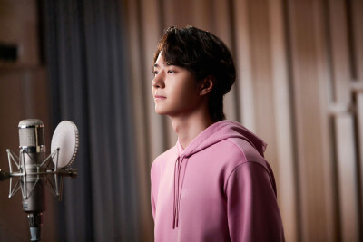 YIBO-OFFICIAL：
#王一博见证赛场上每一个高光时刻#
「冲冲冲看我气势如虹，
让那梦想升空 跨越巅峰。」
旋律昂扬，奏响时代奋进征程；
斗志燃烧，铸就赛场辉煌时刻。愿所有运动健儿们都气势如虹！
@UNIQ-王一博 《…