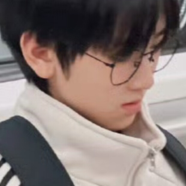 我能有什么招了不发日常博的时候我只能不停地回看以前的日常博然后试图截出点头像来但是其实我全都用过了呵呵