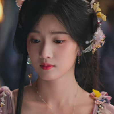 卢昱晓
入青云