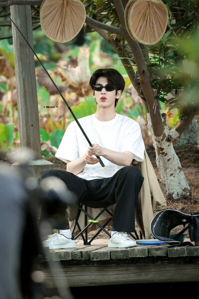 cr.MAMORU·张凌赫