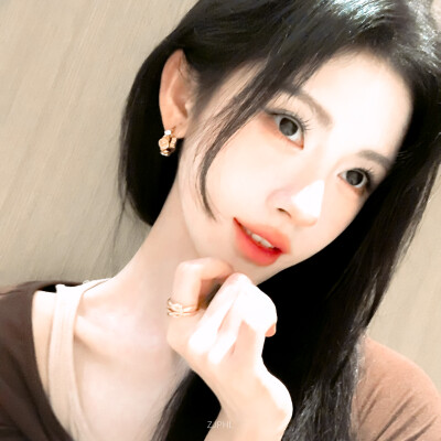 鞠婧祎