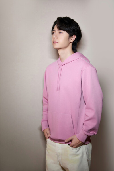 YIBO-OFFICIAL：
#王一博见证赛场上每一个高光时刻#
「冲冲冲看我气势如虹，
让那梦想升空 跨越巅峰。」
旋律昂扬，奏响时代奋进征程；
斗志燃烧，铸就赛场辉煌时刻。愿所有运动健儿们都气势如虹！
@UNIQ-王一博 《…