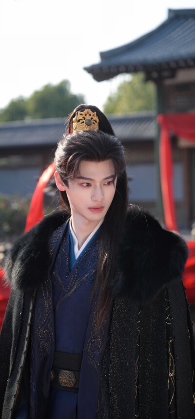 全伊伦《照镜辞》李晏