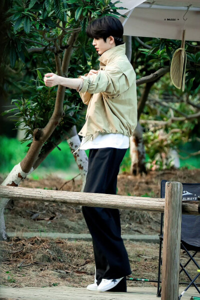 cr.MAMORU·张凌赫