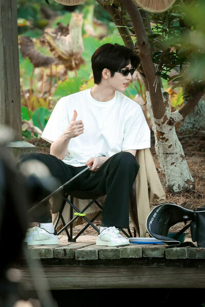 cr.MAMORU·张凌赫