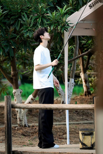 cr.MAMORU·张凌赫