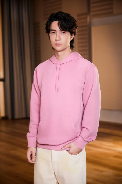 YIBO-OFFICIAL：
#王一博见证赛场上每一个高光时刻#
「冲冲冲看我气势如虹，
让那梦想升空 跨越巅峰。」
旋律昂扬，奏响时代奋进征程；
斗志燃烧，铸就赛场辉煌时刻。愿所有运动健儿们都气势如虹！
@UNIQ-王一博 《…