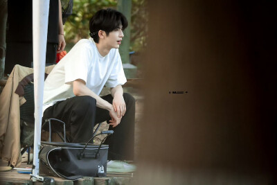 cr.MAMORU·张凌赫