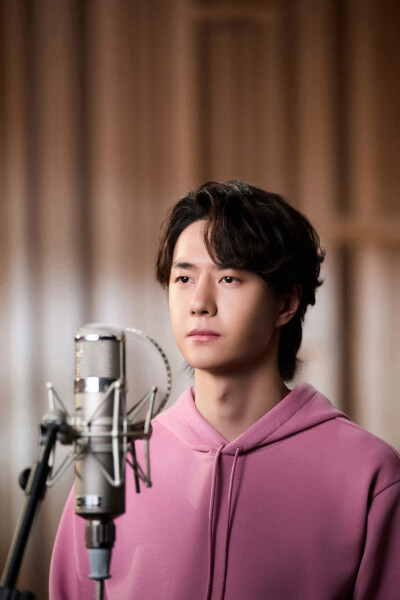 YIBO-OFFICIAL：
#王一博见证赛场上每一个高光时刻#
「冲冲冲看我气势如虹，
让那梦想升空 跨越巅峰。」
旋律昂扬，奏响时代奋进征程；
斗志燃烧，铸就赛场辉煌时刻。愿所有运动健儿们都气势如虹！
@UNIQ-王一博 《…