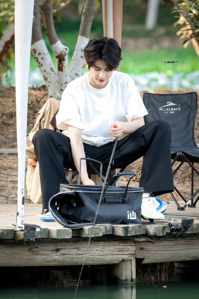 cr.MAMORU·张凌赫