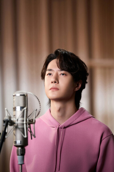 YIBO-OFFICIAL：
#王一博见证赛场上每一个高光时刻#
「冲冲冲看我气势如虹，
让那梦想升空 跨越巅峰。」
旋律昂扬，奏响时代奋进征程；
斗志燃烧，铸就赛场辉煌时刻。愿所有运动健儿们都气势如虹！
@UNIQ-王一博 《…
