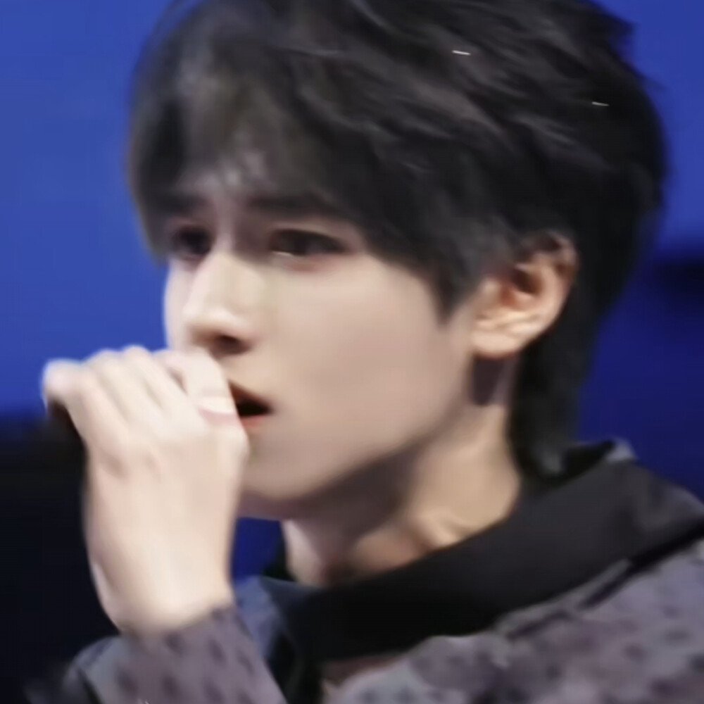 再也不愿见你在深夜里买醉