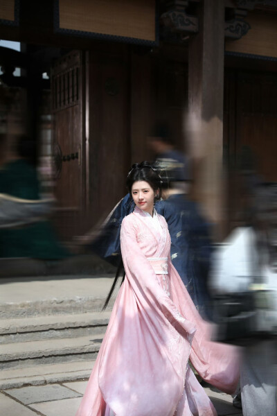 何蓝逗 陆荧荧 三更雪