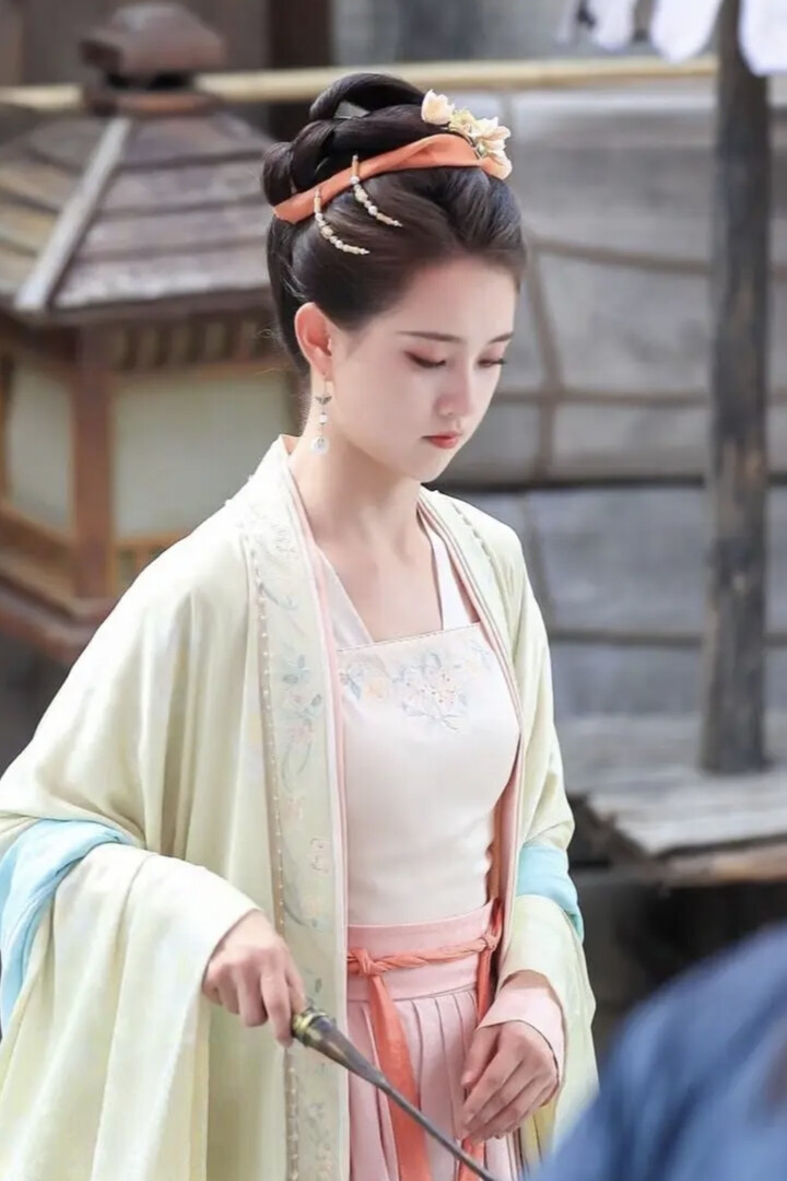 状元郎，夫人又掀桌了 张琼