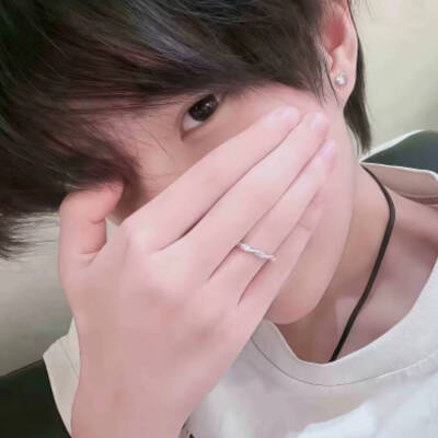 在冷脸萌这个词没出现之前我们都叫他艾伦耶格尔