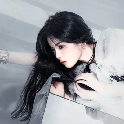 你当像鸟飞往你的山
杨超越
起司名札