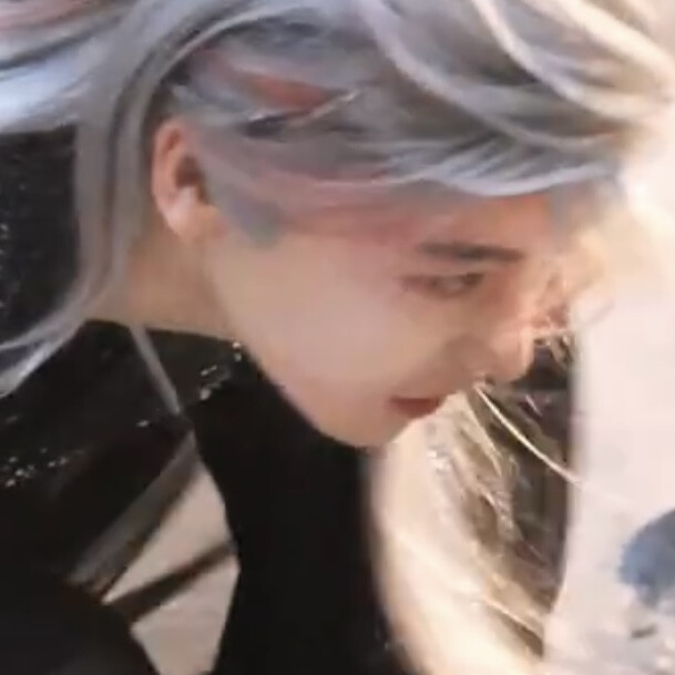 我在隔岸观火的时候，尤为好整以暇