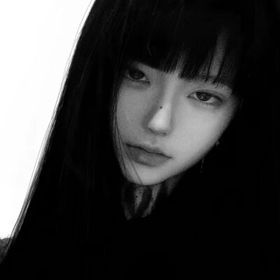 黑白女