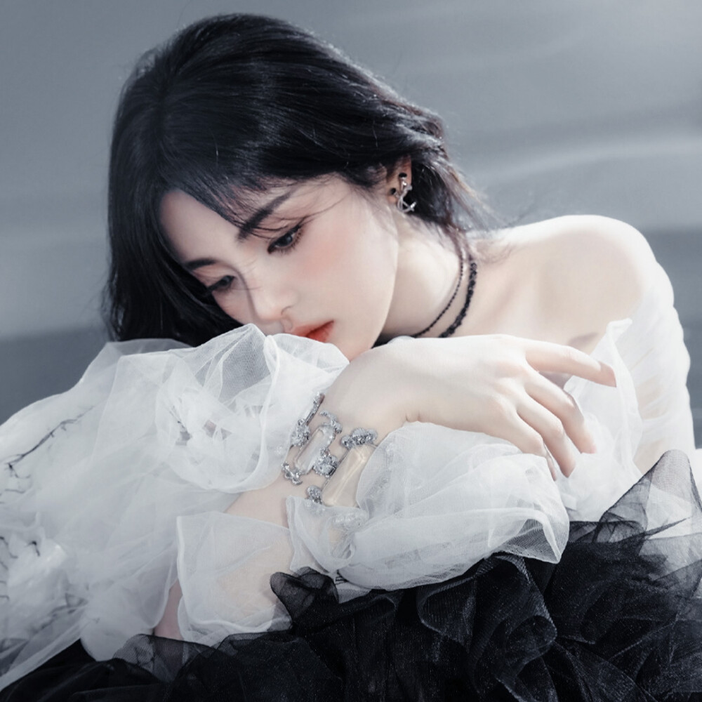 你当像鸟飞往你的山
杨超越
起司名札