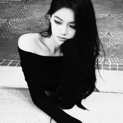 黑白女