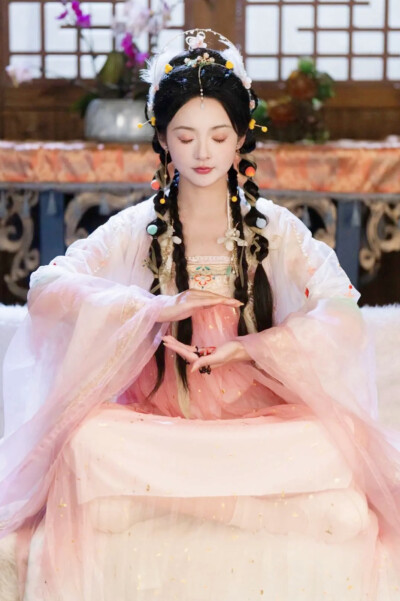娇软小师妹，一心独美 鹿呦呦