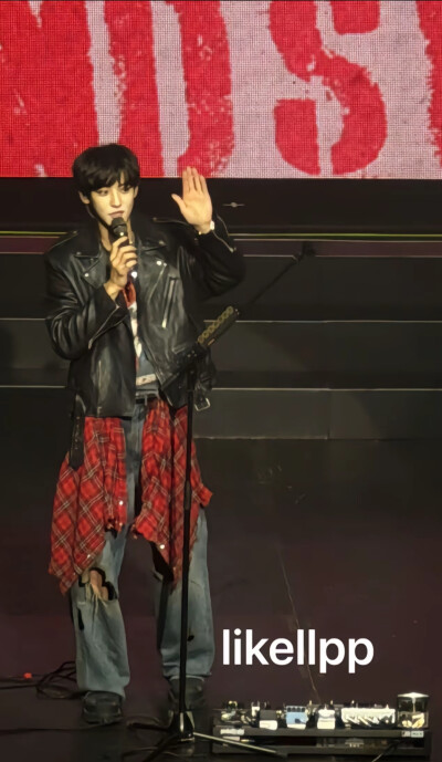 边伯贤吴世勋朴灿烈