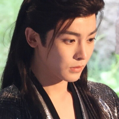 痴人掬饮琉璃雨