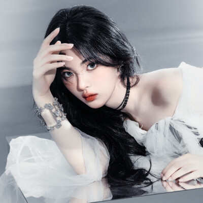 你当像鸟飞往你的山
杨超越
起司名札