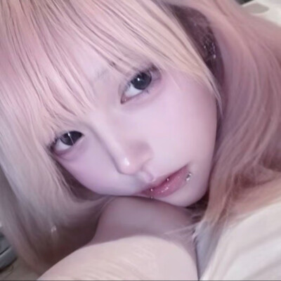对我好疏远是怎么啦(｡･ω･｡)
有时很冷漠是怎么啦(>﹏_<)
说什么让你不开心吗？
我怕你不再问我怎么啦(´･ω･`)
以后都不关心我怎么啦(；´Д`A
告诉我她现在是怎么啦^_^;
那世界是为你才变的吗？