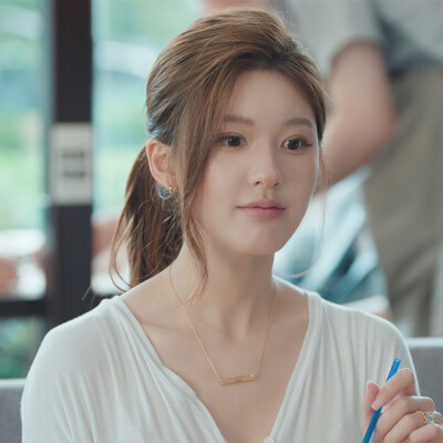 赵露思
许我耀眼