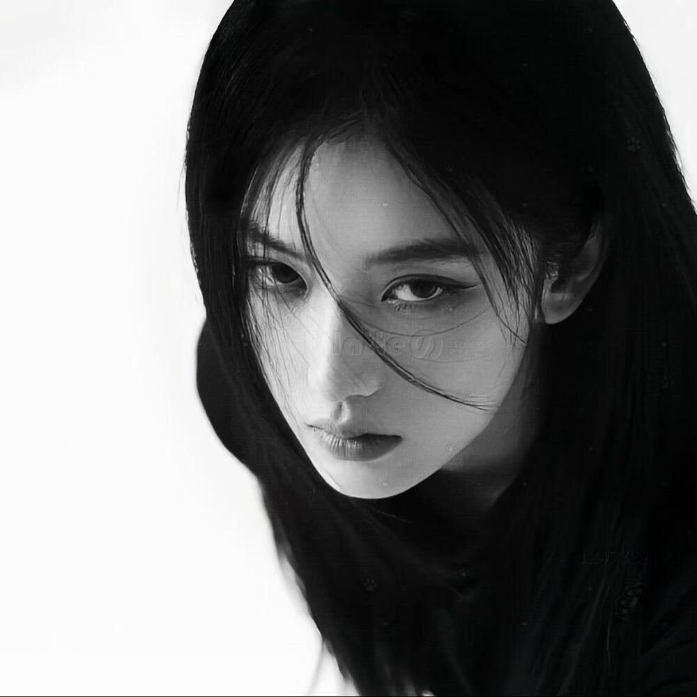 黑白女