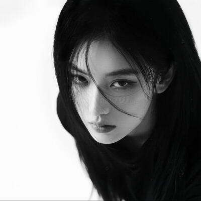 黑白女
