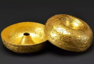 明代 荆恭王墓金穿心盒
湖北蕲春县博物馆藏
