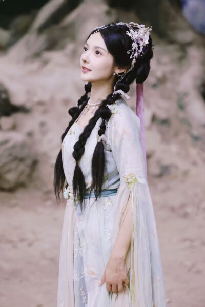 娇软小师妹，一心独美 鹿呦呦