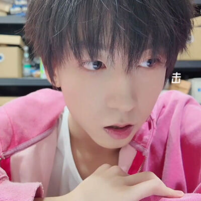 这个衣服我也蛮喜欢的但是镜头太近了