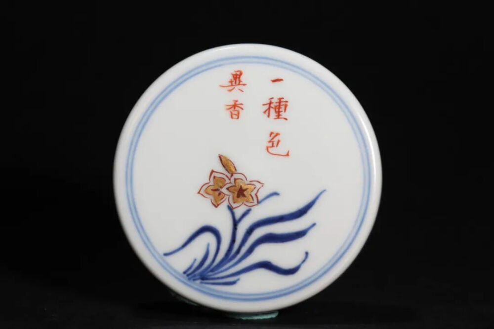 清康熙 青花矾红描金落花流水纹香盒
观复博物馆藏
