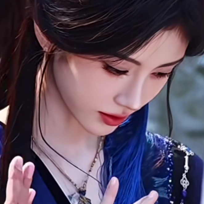 紧紧握着青花信物信守着承诺