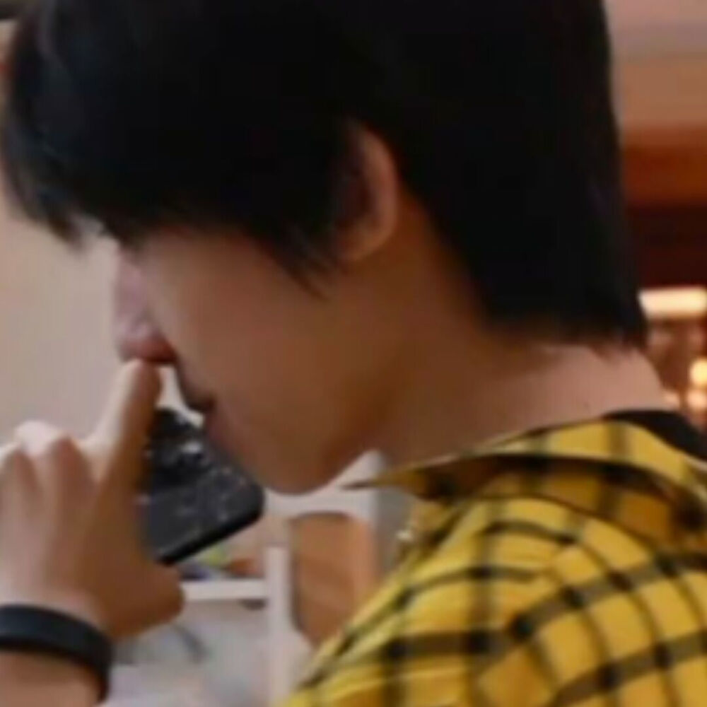 这两套黄衣服可以放一起