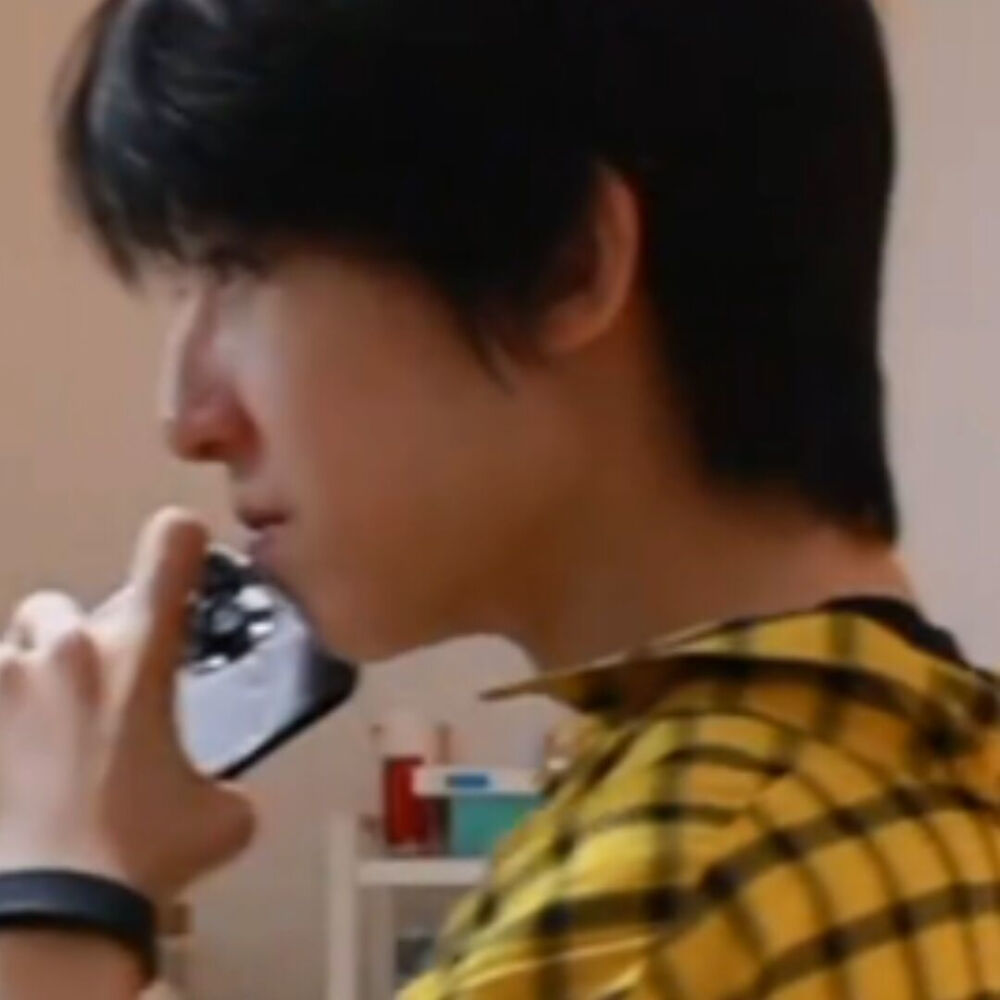 这两套黄衣服可以放一起