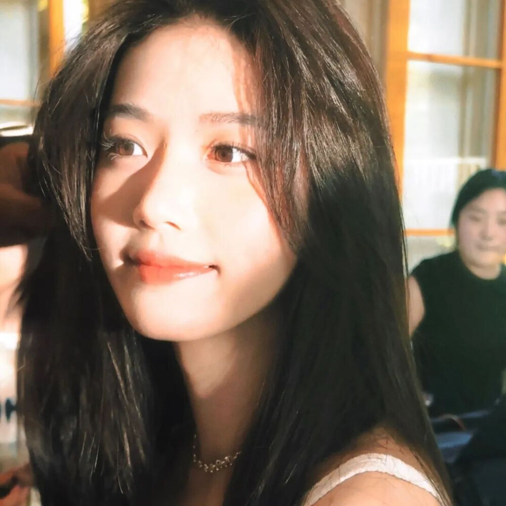 女