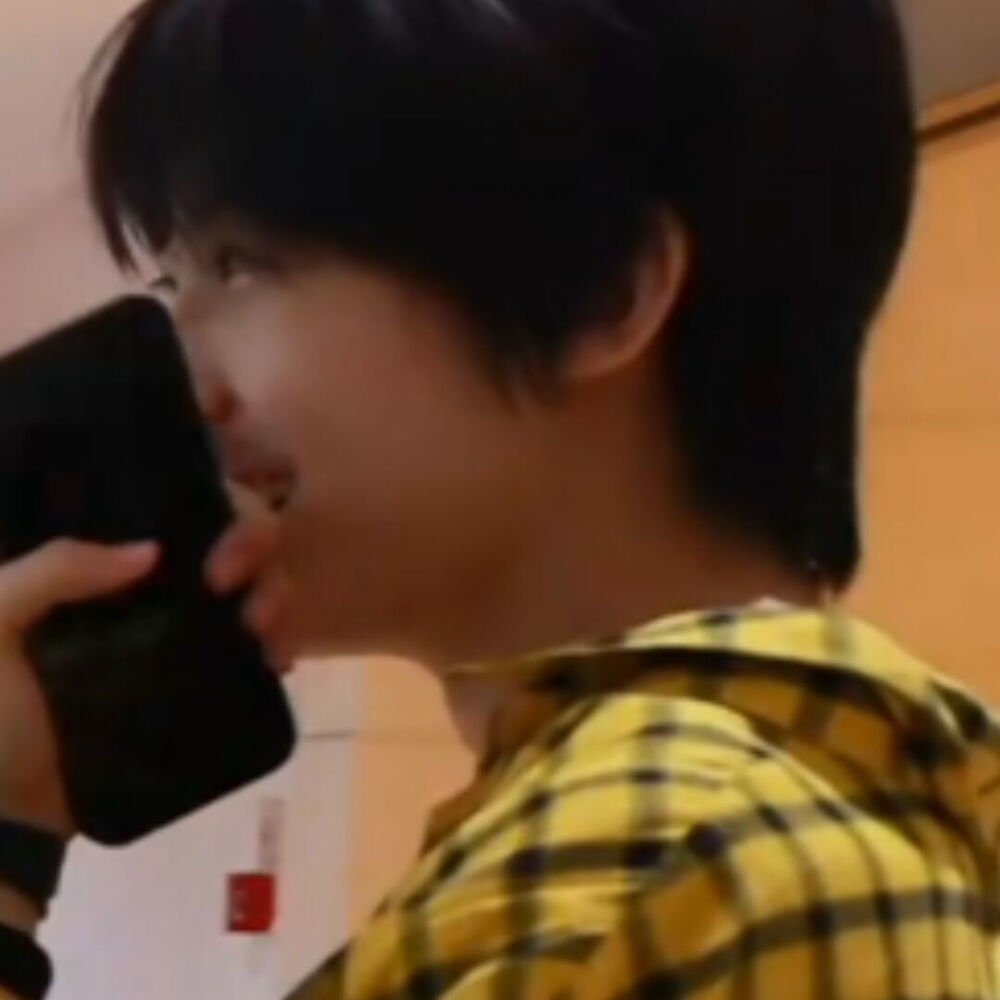 这两套黄衣服可以放一起