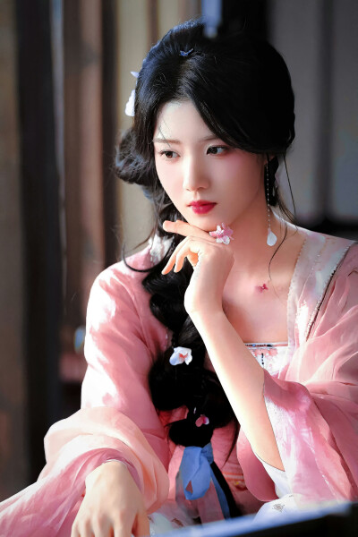 入青云｜明意
cr：赴春辞舟