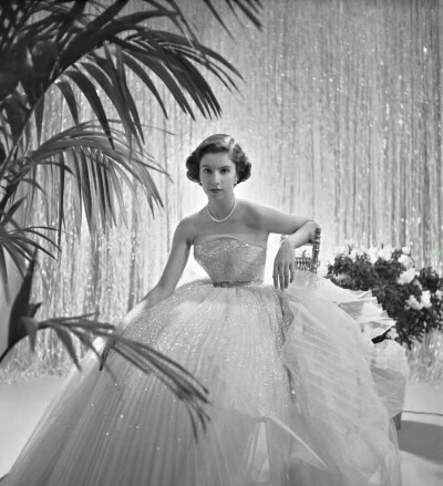 伊丽莎白二世女王的司寝女官、第十三代艾尔利伯爵夫人弗吉尼娅·奥格威（1933-2024）