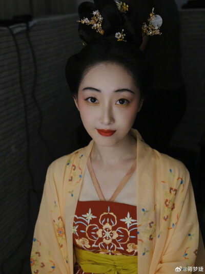 了不起的中国颜色/松花黄/蒋梦婕