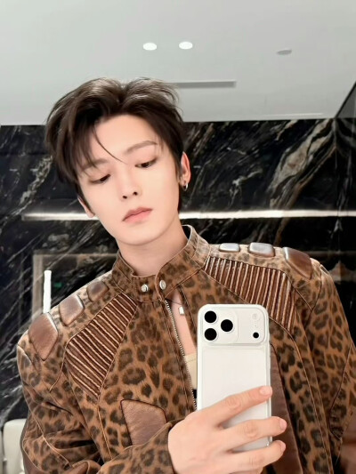 侯明昊