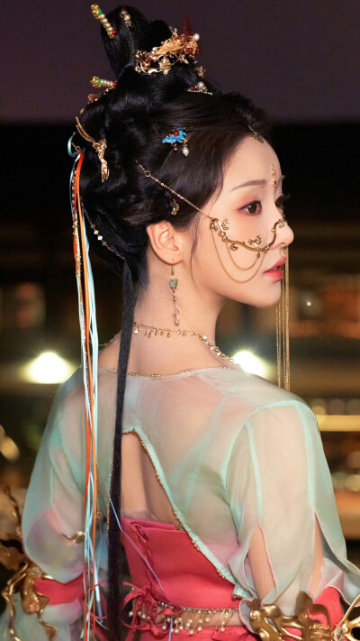 姜贞羽