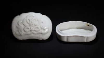 唐代 邢窑白釉贴塑如意形粉盒观复博物馆藏
