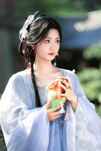 入青云｜明意
cr：赴春辞舟