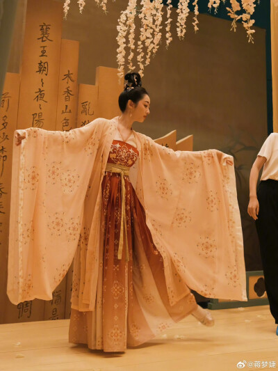 了不起的中国颜色/松花黄/蒋梦婕